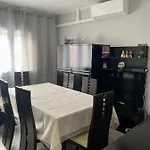Maison Face A La Cite