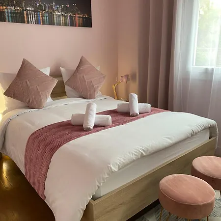 Maison Face A La Cite בית אירוח *